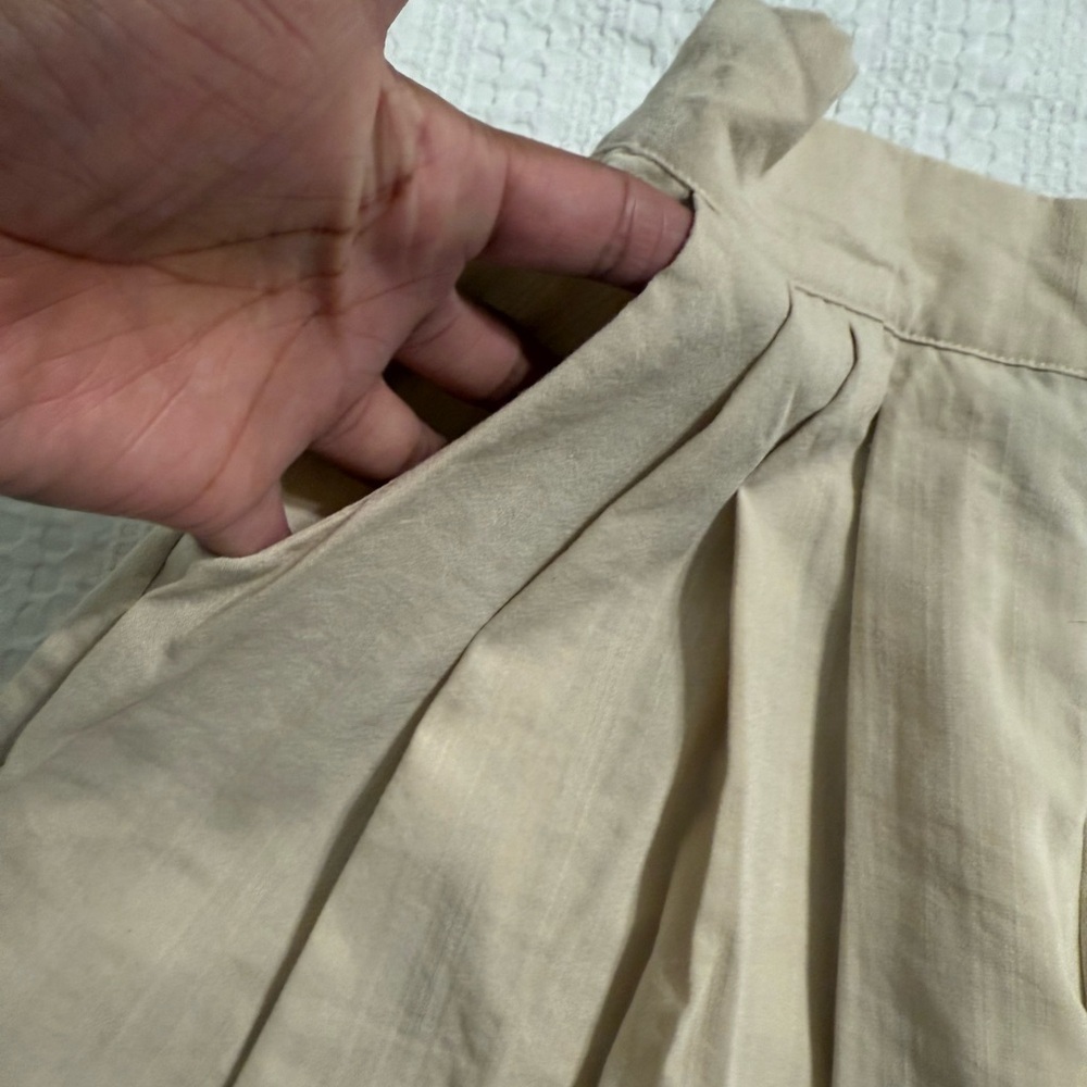Aqua Tan Pleated Shorts Size M - Picture 3 of 10